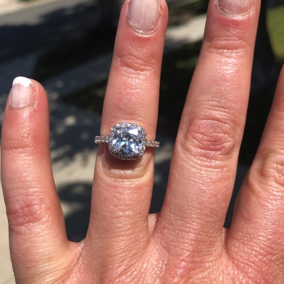 Silver and Cubic Zirconia Engagement Ring - Picture 3 of 7